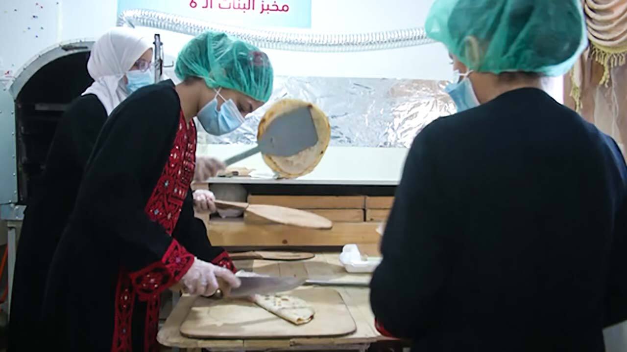 راه اندازی غرفه تهیه غذای بهداشتی توسط ۶ دختر کوچک + فیلم