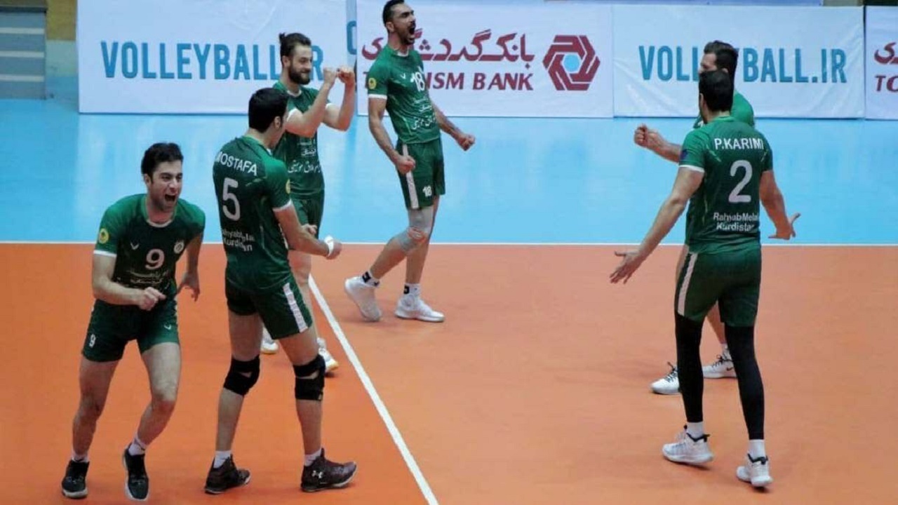والیبالیست مهابادی یک فصل دیگر در تیم راه یاب ملل مریوان ماندگار شد