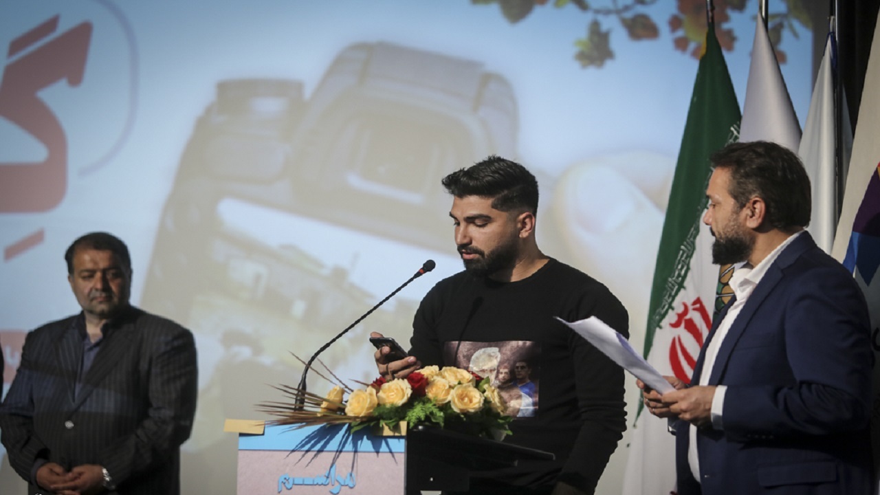 درخشش عکاس اندیمشکی در جشنواره ملی عکس مثبت شصت