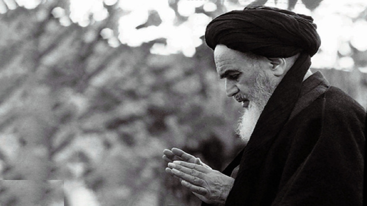 روایتی از نمازی که امام پشت به قبله خواند