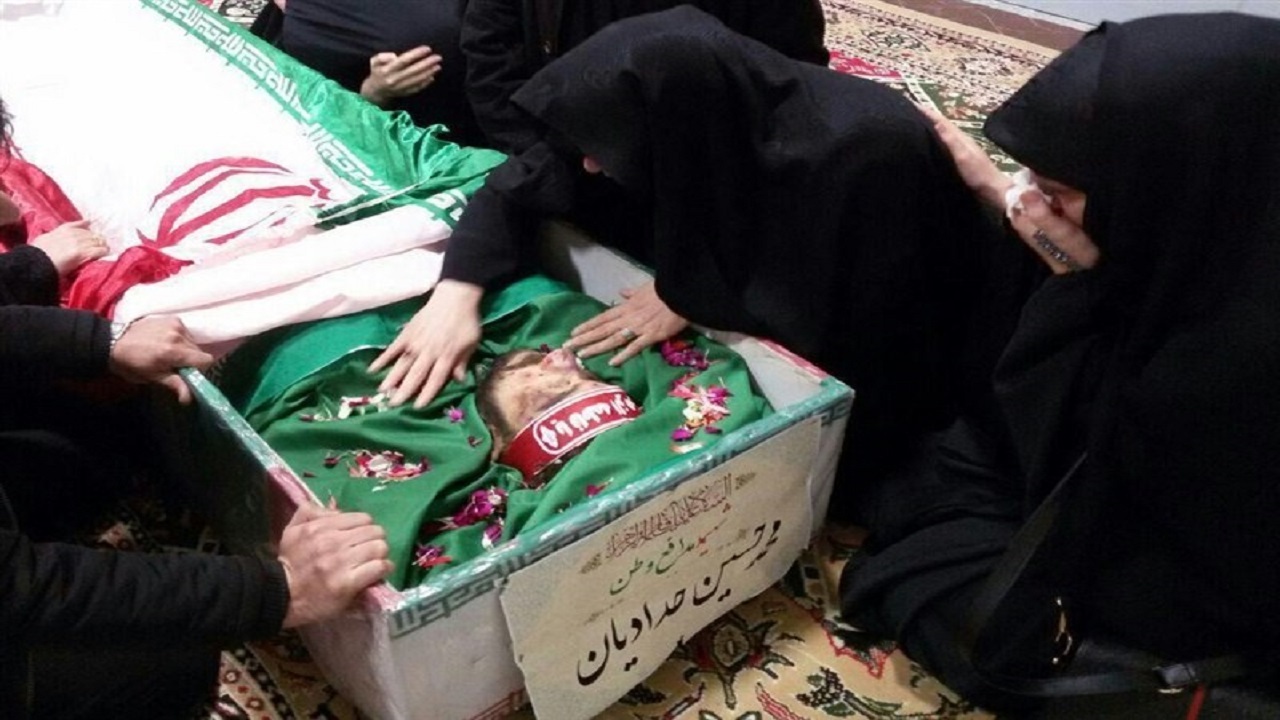 مادر شهید حدادیان خطاب به پدر روح‌الله زم: نباید از خجالت سر بلند کنید! / اعلام برائت‌نکردن از پسرتان یعنی تأیید جنایات او
