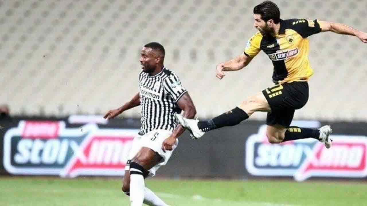  آاک در مقابل لاریسا 