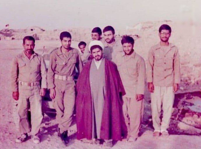 عکسی خاطره انگیز از حجت الاسلام راستگو در کنار شهید سلیمانی