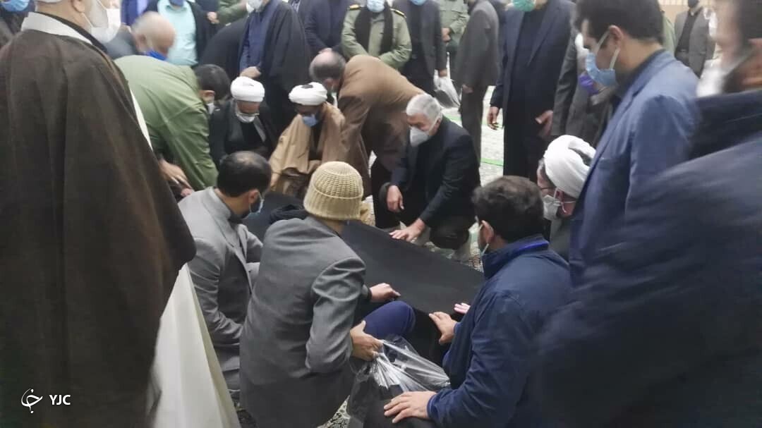 مراسم تشییع و تدفین آیت الله جعفری در کرمان + تصاویر
