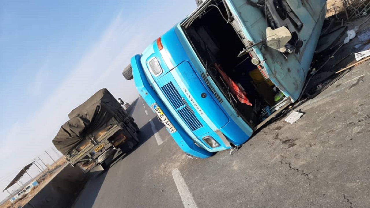 واژگونی مینی بوس ۱۹ مصدوم برجای گذاشت