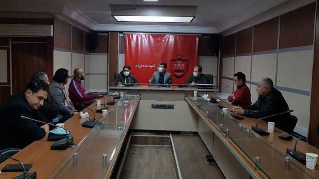 جلسه معاون اجرایی باشگاه پرسپولیس با مربیان و مدیران آکادمی