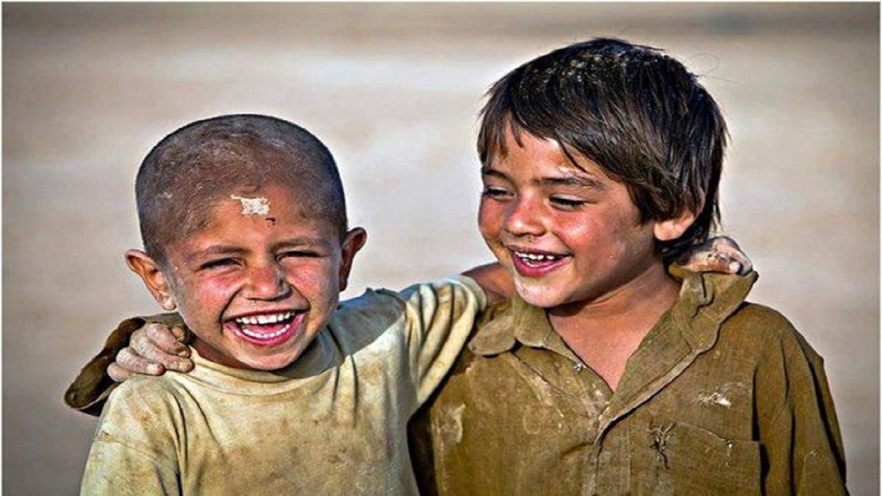 رد کار روی چهره‌های کودکان کار/ کودکانی که بی صدا فریاد می‌زنند