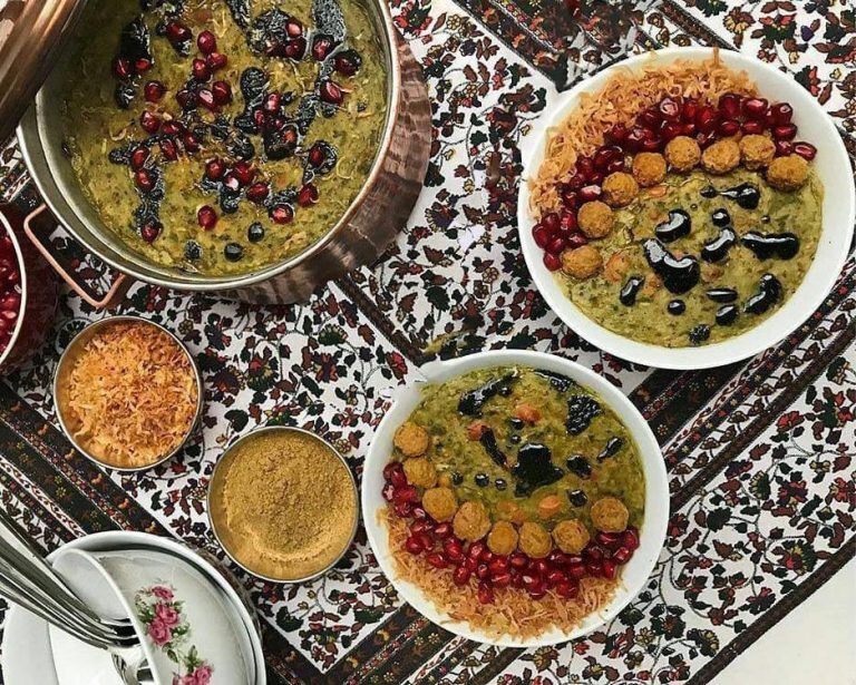 ۲ طرز تهیه آش انار شب یلدا با گوشت و بدون گوشت+ آش انار شیراز و سایر شهرها ۲ طرز تهیه آش انار شب یلدا با گوشت و بدون گوشت+ آش انار شیراز و سایر شهرها