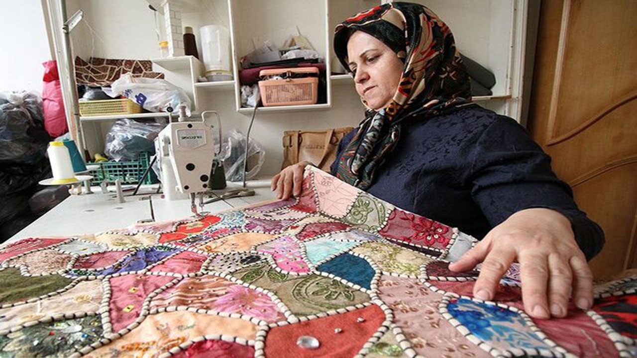 اشتغال‌زایی ۷۰ هنرمند صنایع‌دستی با تسهیلات مشاغل خانگی