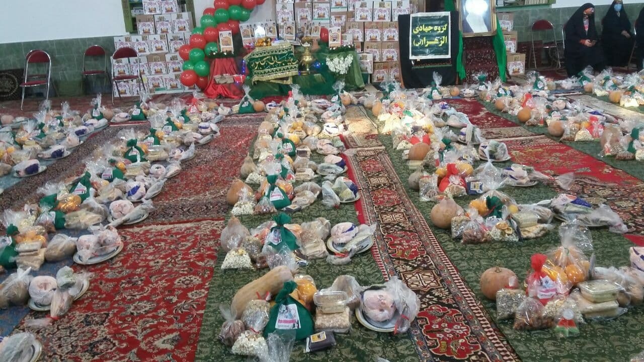 توزیع بسته‌های یلدایی در آمل