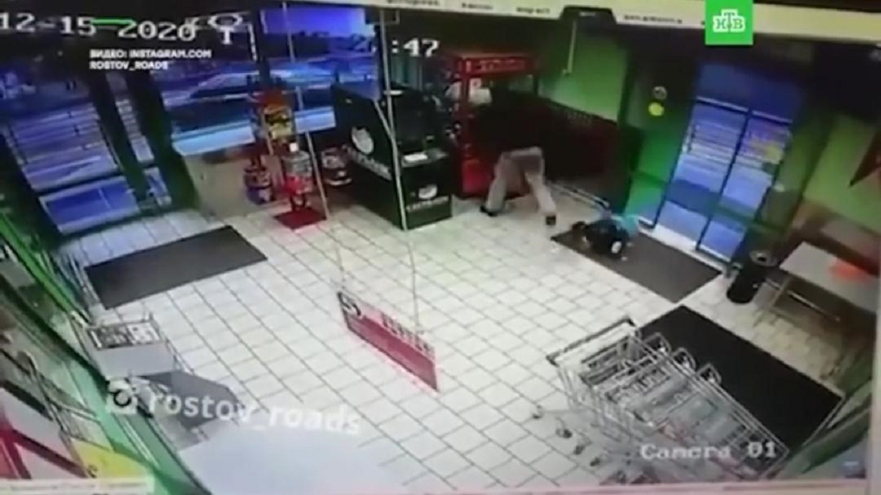 فقر، پدر را به دزدی عروسک برای فرزندش وا داشت