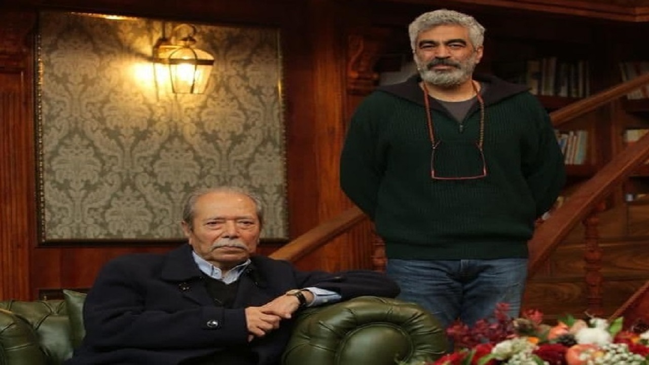 شب نشینی علی نصیریان با کتاب‌باز‌ها در شب یلدا