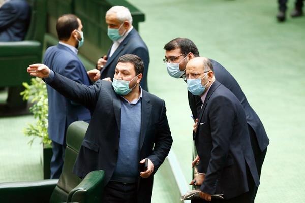 نظامی&zwnj;ها رئیس جمهور بشوند یا نه؟/اصلاح قانون نظام مهندسی &laquo;عادی&raquo; شد