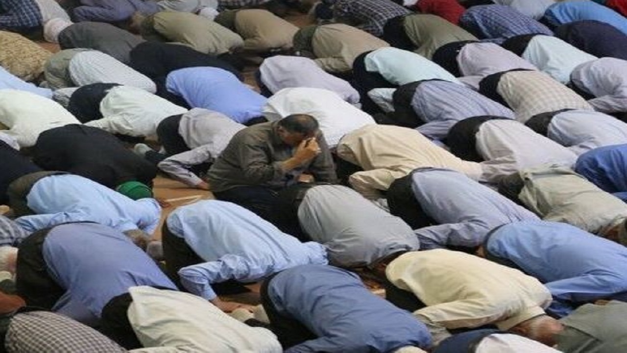 نماز باید بین جوانان و نوجوانان ترویج شود