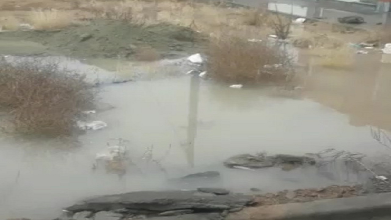 وضع نامناسب خیابان‌های شهر جدید مجلسی بعد از بارش باران + فیلم