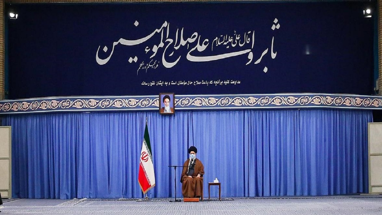 ترجمه حدیث نوشته شده بر کتیبه حسینیه امام خمینی(ره) در دیدار رهبر انقلاب با  اعضای شورای عالی هماهنگی اقتصادی
