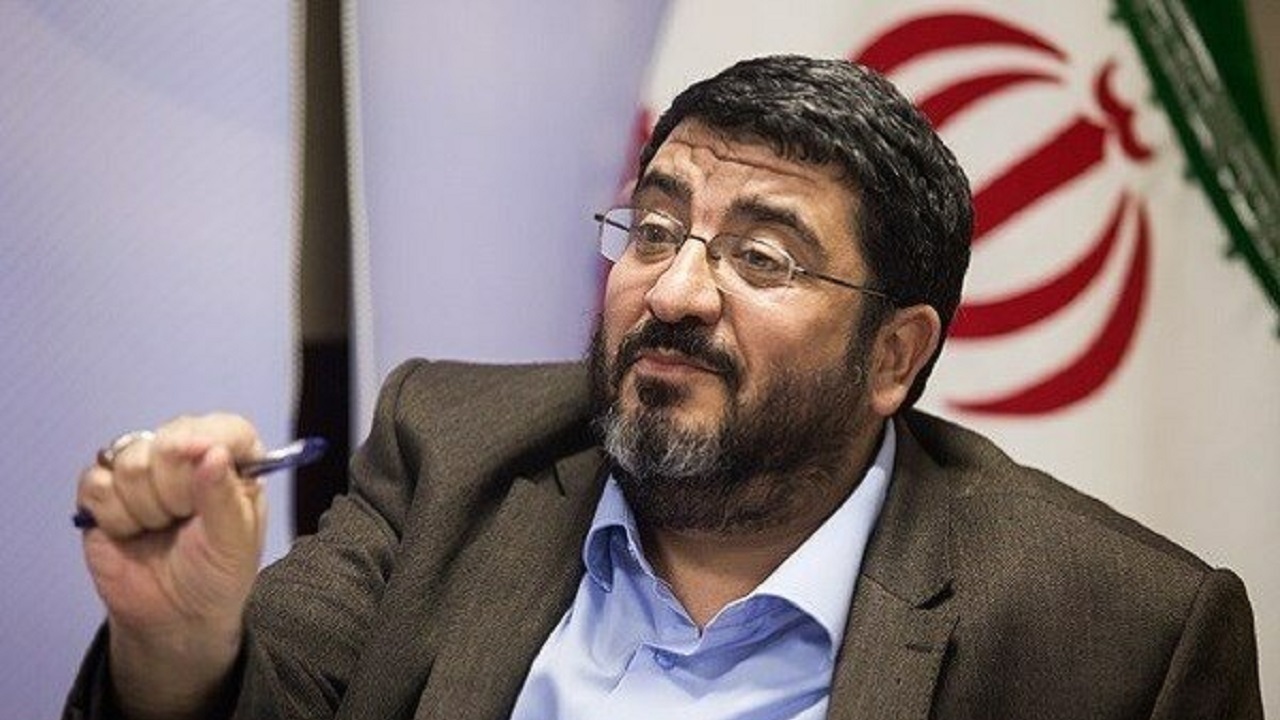 توئیت فواد ایزدی درخصوص سران تاثیر گذار آمریکایی در تحریم های ایران