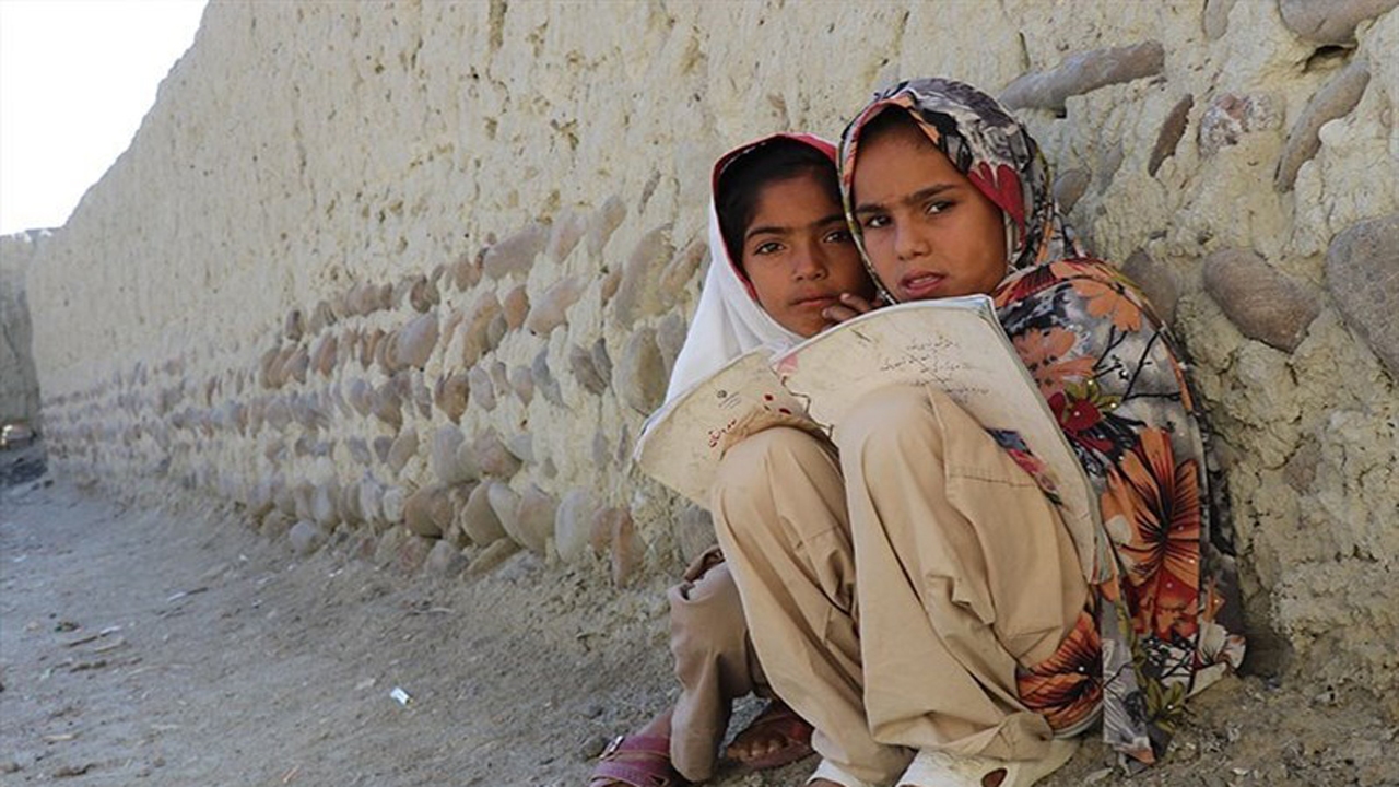آموزش مجازی بلای جان دانش آموزان روستایی/ دانش آموزان "چاهان" اینترنت ندارند