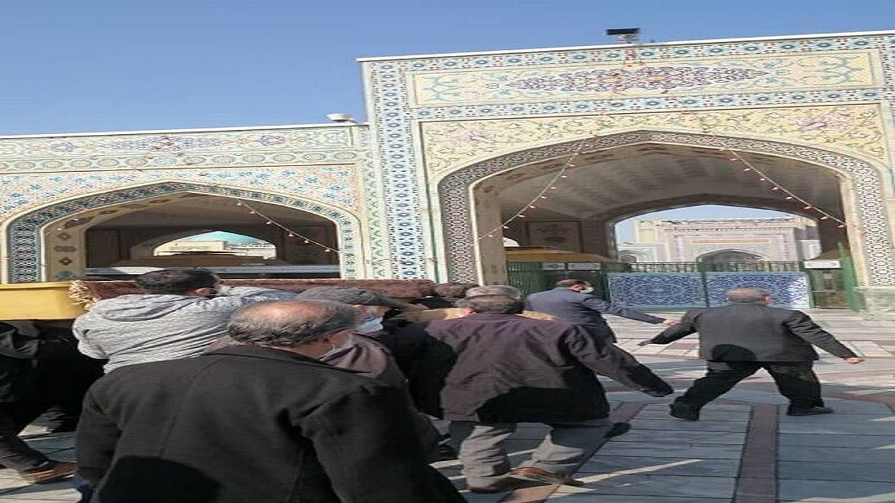 تدفین پیکر محمد خادم  در حرم مطهر رضوی