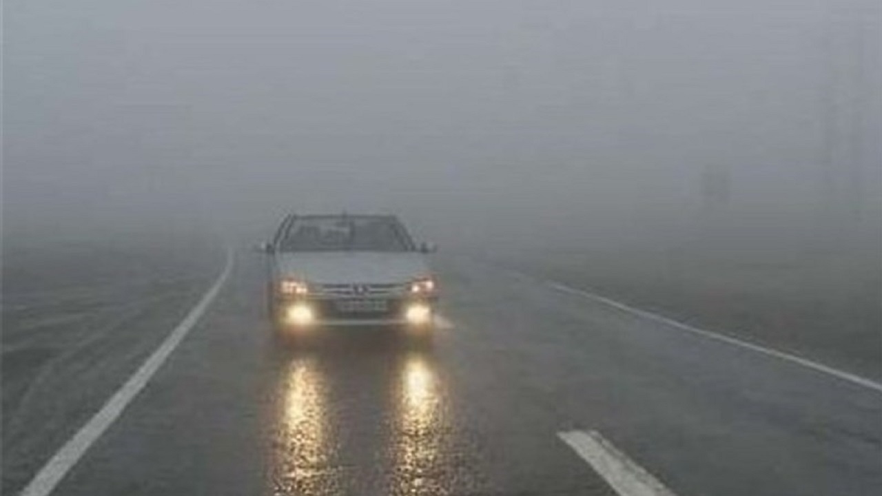 جاده‌های زنجان لغزنده و مه آلود است
