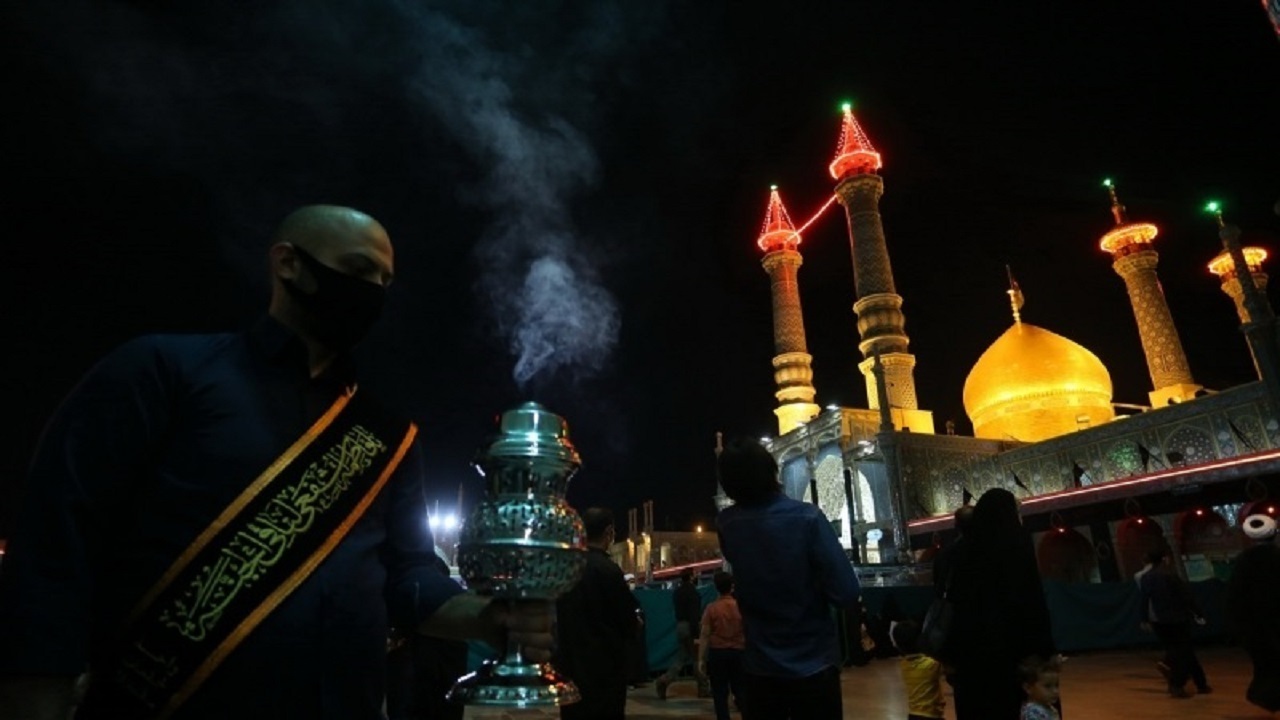 آیین شمع گردانی در حرم حضرت معصومه (س) برگزار شد