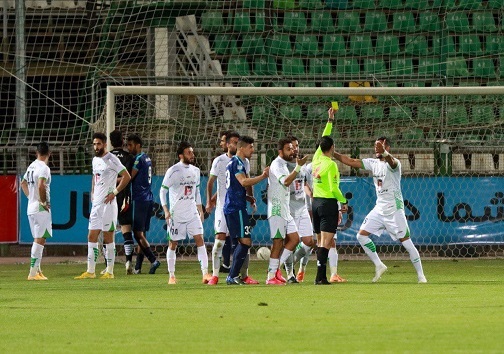 VAR جنجالی فولادشهر با گوشی موبایل و فیرپلی بازیکن پیکان