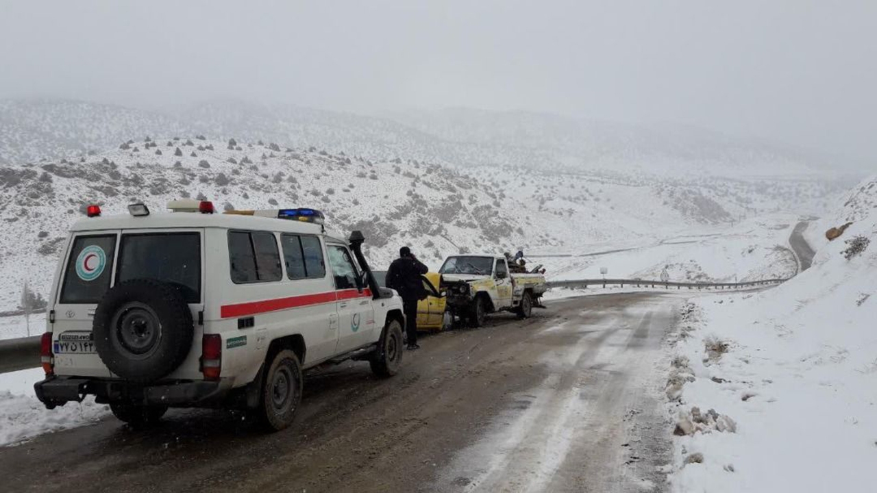 امدادرسانی به ۱۴ حادثه دیده در برف گلستان