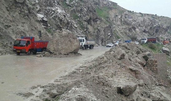 ریزش کوه منجر به قطعی آب در بازفت شد
