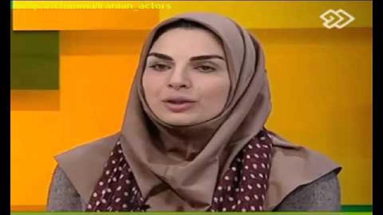 خانم #الیزابت_امینی لطفا کمی آروم تر وطن فروشی کنید!
