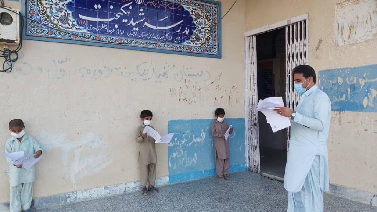 ۳۰۰ درسنامه و ۲۰۰ بسته کمک آموزشی در قصرقند توزیع شد