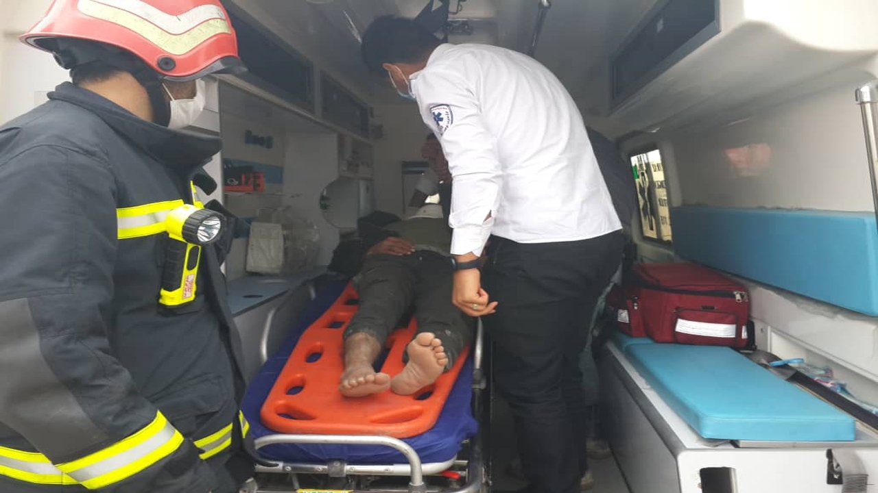 مصدومیت کارگر جوان بر اثر برق گرفتگی