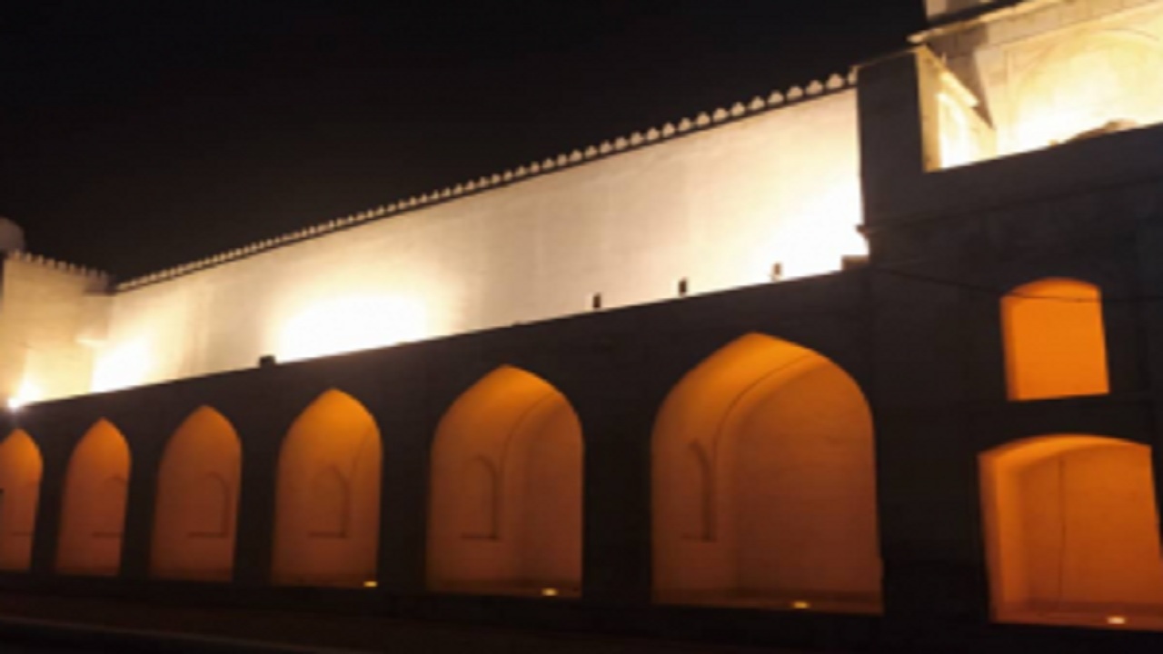 کاروانسرای مشیر برازجان تنها کاروانسرای تمام سنگ ایران است
