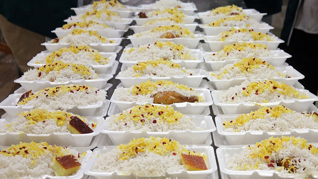 سفره نیازمندان هندیجان با غذای نذری تبرک شد