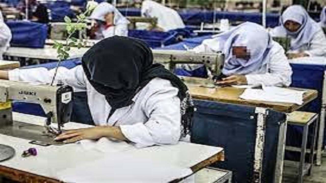 بیش از هزار و ۲۰۰ زن سرپرست خانوار زیر پوشش تامین اجتماعی هستند