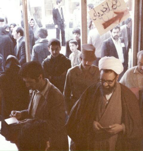 ۱۲ فروردین ۵۷؛ آغاز حکومت مردم بر مردم