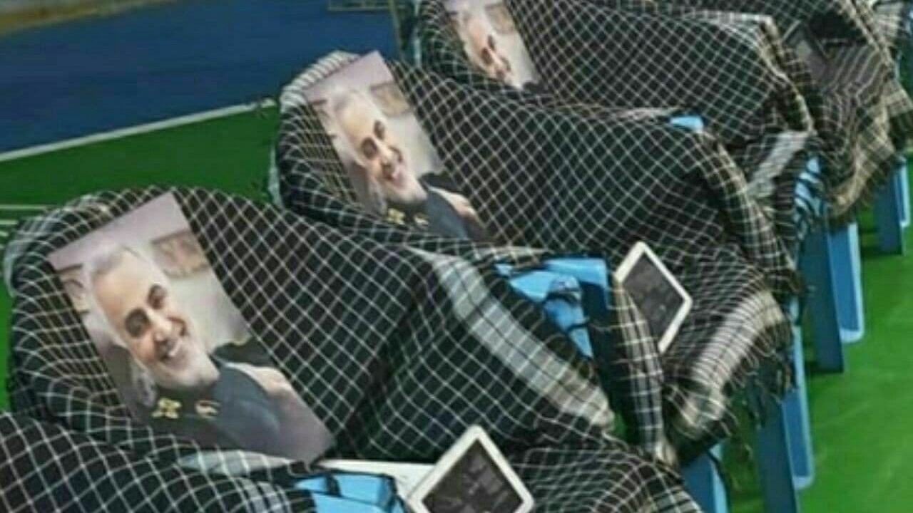 اهدای ۱۳ دستگاه تبلت به دانش آموزان خرمدشت