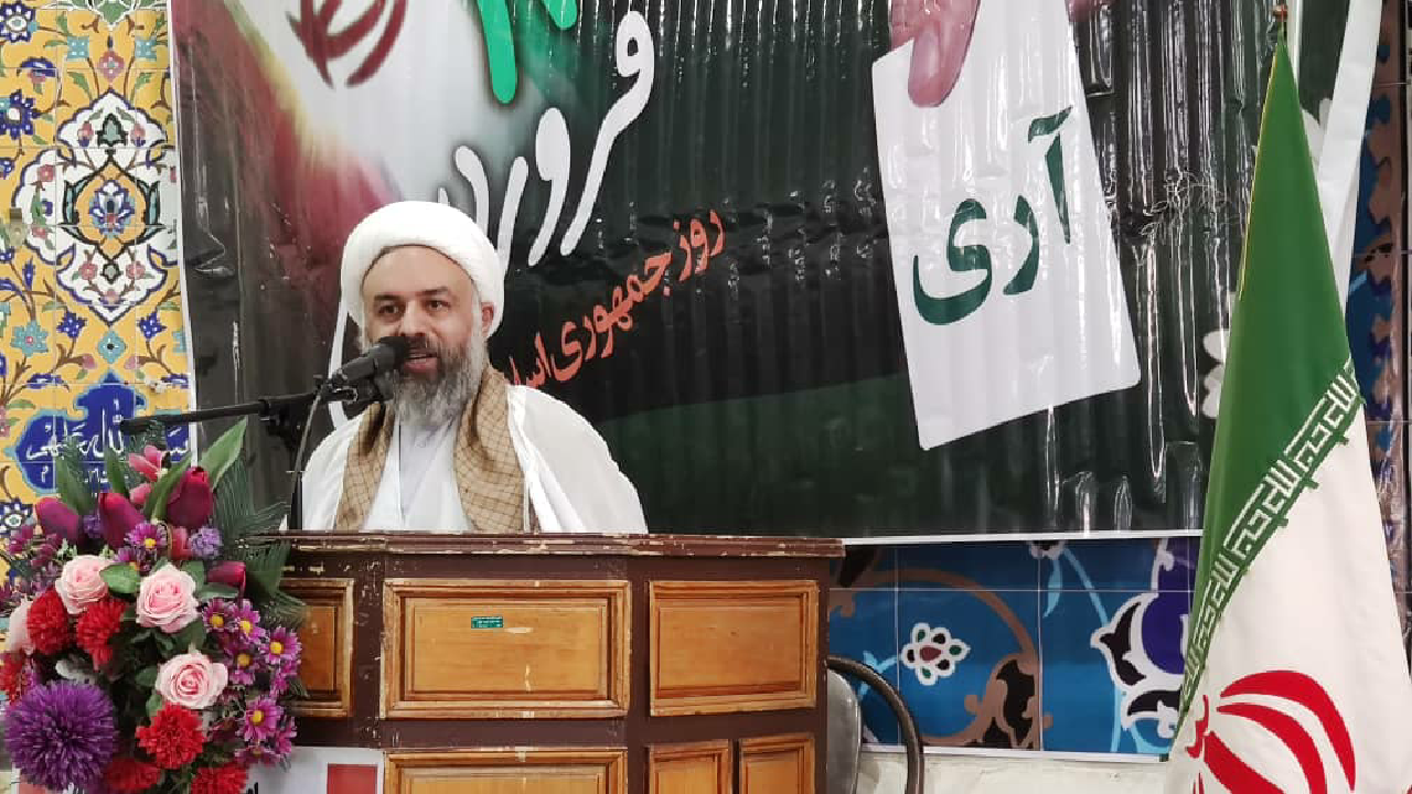جوانان انقلابی و پرافتخار به جامعه معرفی شوند