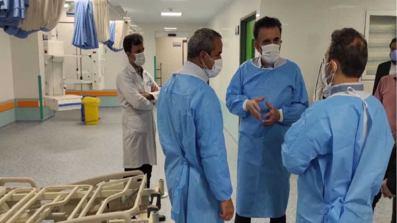بازدید رئیس دانشگاه علوم پزشکی قم از ۲ مرکز درمانی کرونا