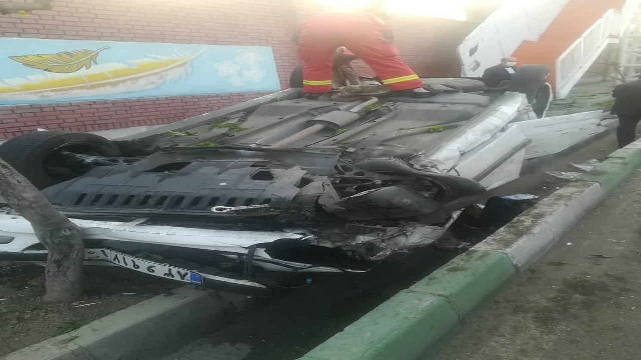 واژگونی خودرو با پنج مصدوم