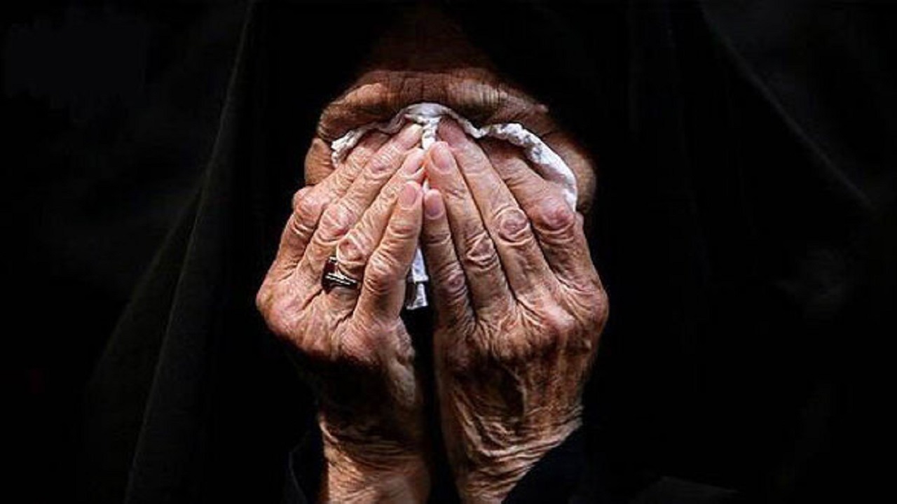 مادر شهید حمید قره جلو دعوت حق را لبیک گفت