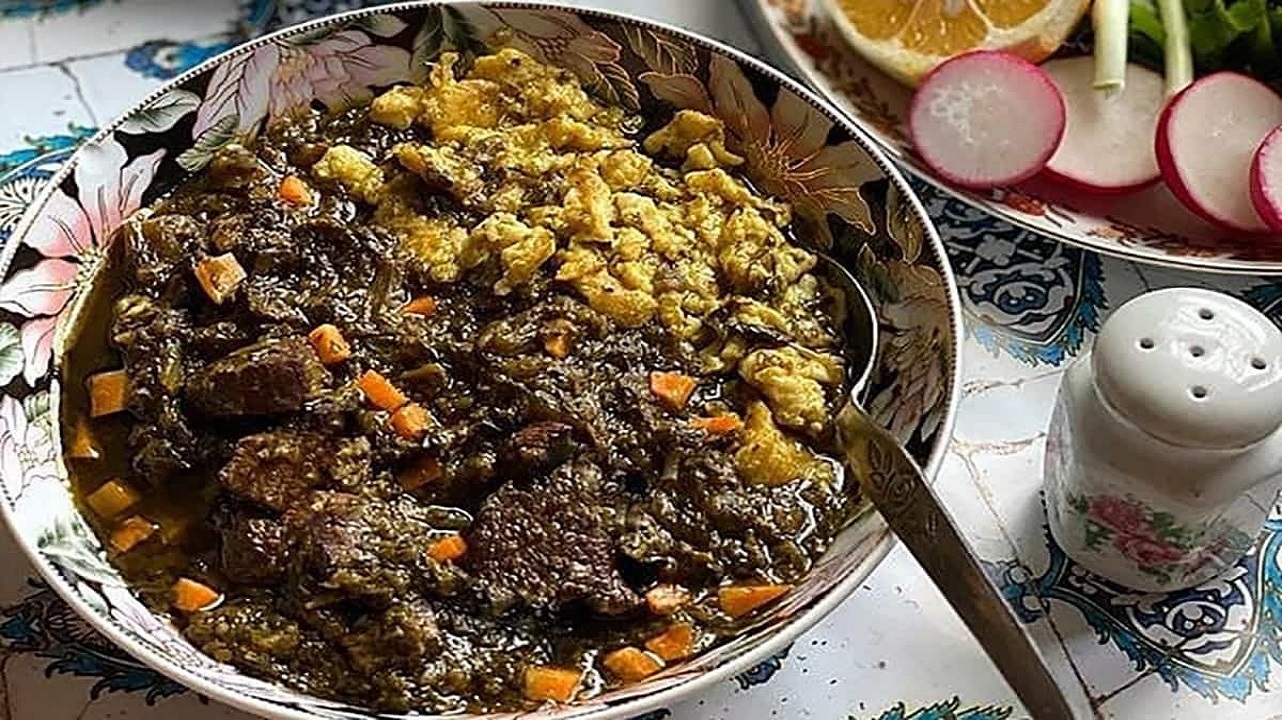 طرز تهیه خورش اسپناساک مقوی و خوشمزه به روش اصیل مازندرانی