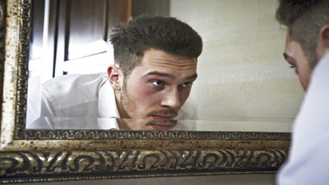 چرا ما دچار اختلال خود زشت انگاری می‌شویم؟