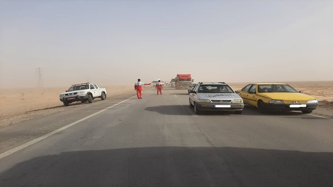 خدمات رسانی ۳۳ گروه امدادی هلال احمر به حادثه دیدگان نوروز ۱۴۰۰