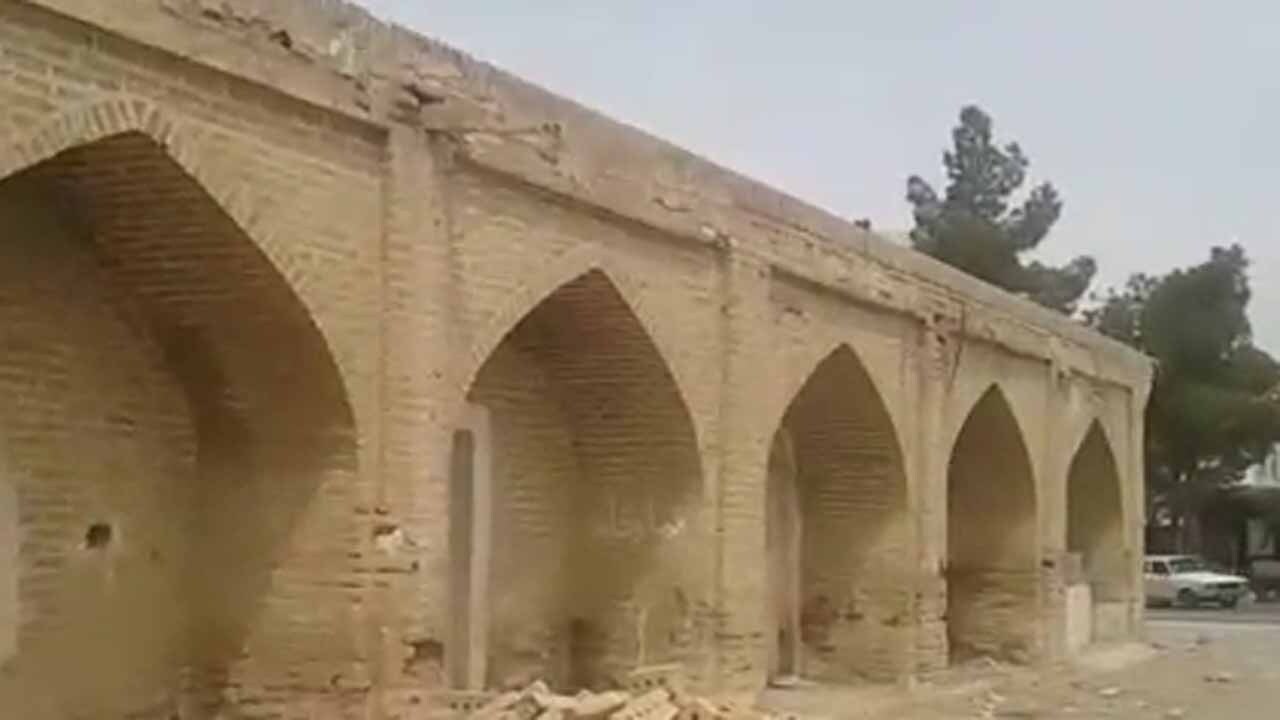 سایه بی‌مهری میراث فرهنگی به کاروانسرای شاه عباسی دامغان + فیلم