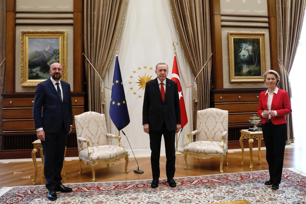 مهمان خارجی آنکارا در دیدار با اردوغان بدون صندلی ماند!+ تصاویر