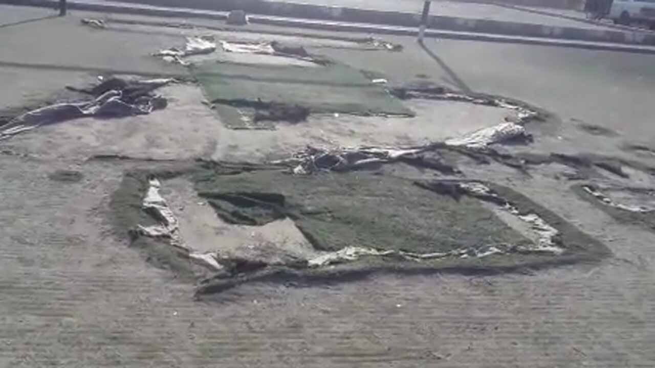 فیلمی از وضع نامناسب چمن مصنوعی زمین فوتبال در زاهدان