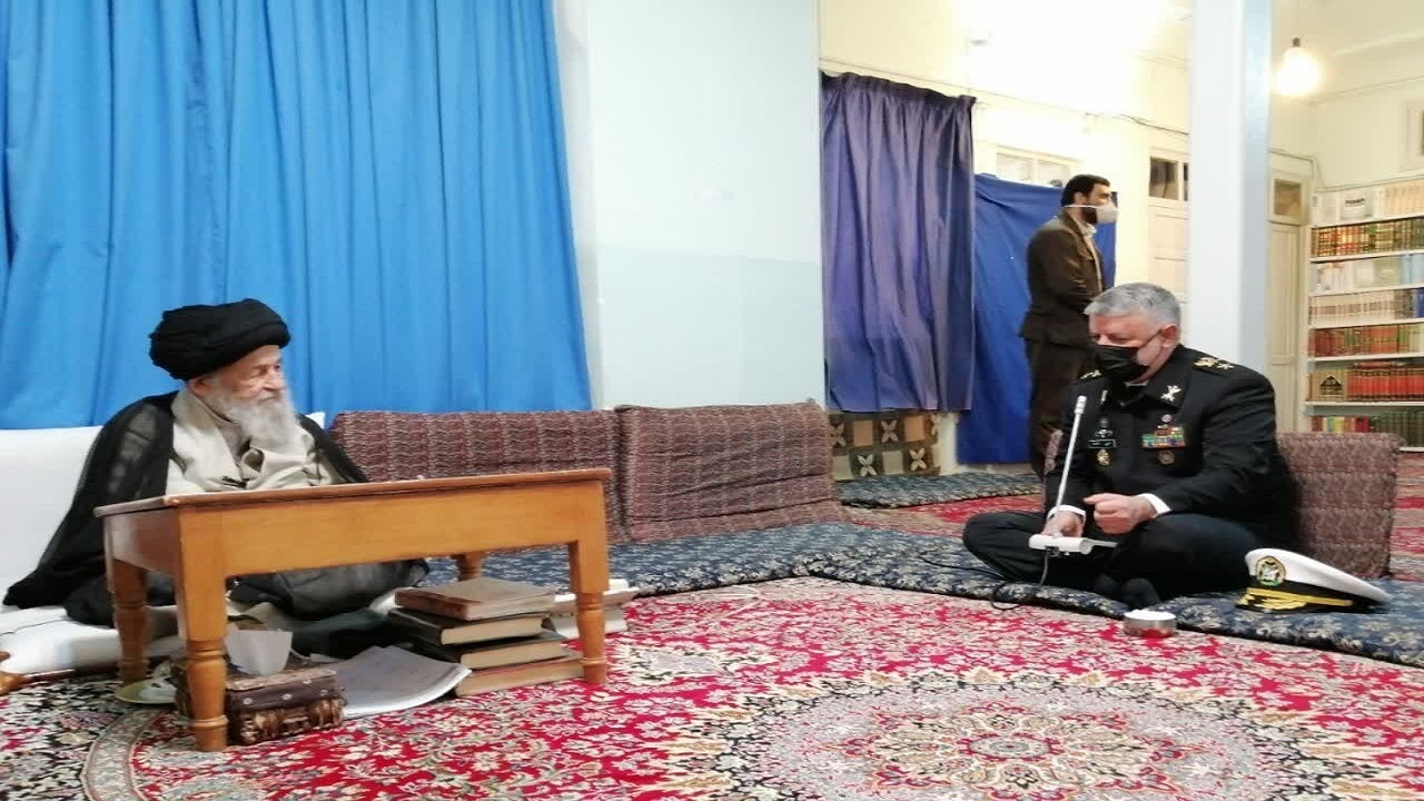 فرمانده نیروی دریایی ارتش با آیت الله علوی گرگانی دیدار کرد