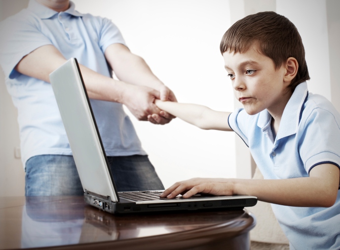 اینترنت و کودکان، مشکلات و راهکار ها