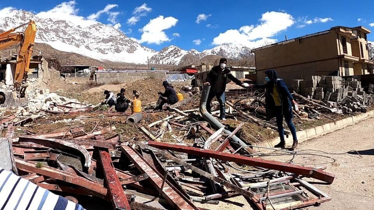 کمک وزارت راه وشهرسازی به مبلمان شهری دنا