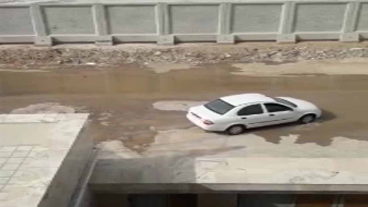جاری شدن فاضلاب در معابر محله کیانشهر + فیلم
